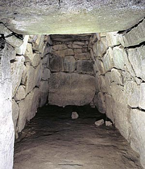 康徳寺古墳　石室（県史跡）の画像