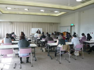 絵本の読み語り研修会の様子の画像1