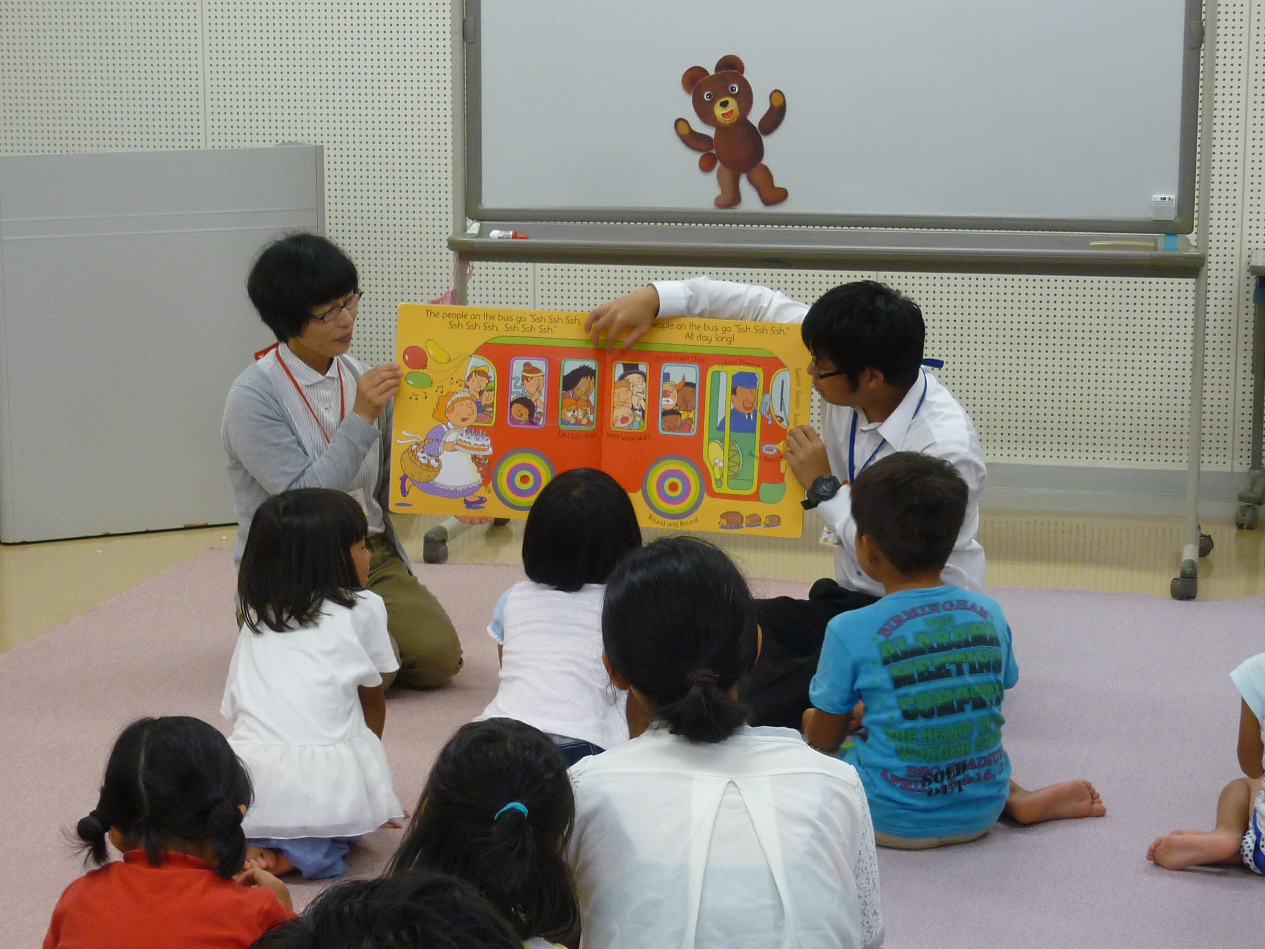 たのしい英語のおはなし会の様子2